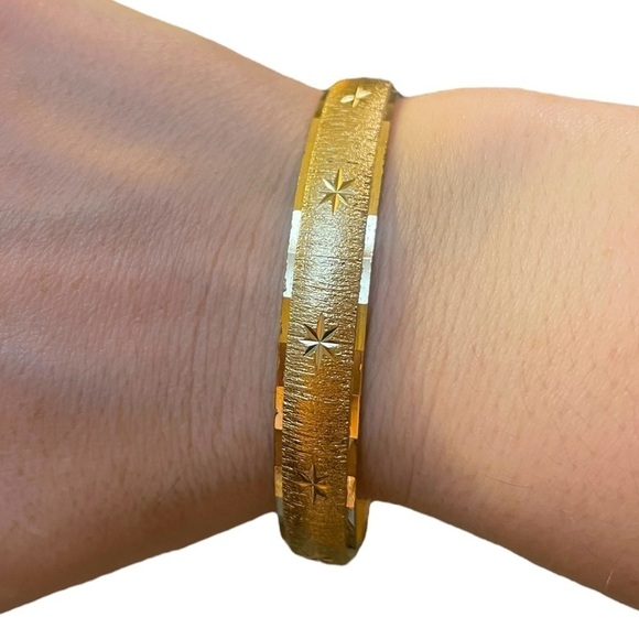 Vintage Monet Gold Toned Engraved Starburst Statement Bangle Bracelet 7 3/4” - Picture 3 of 12